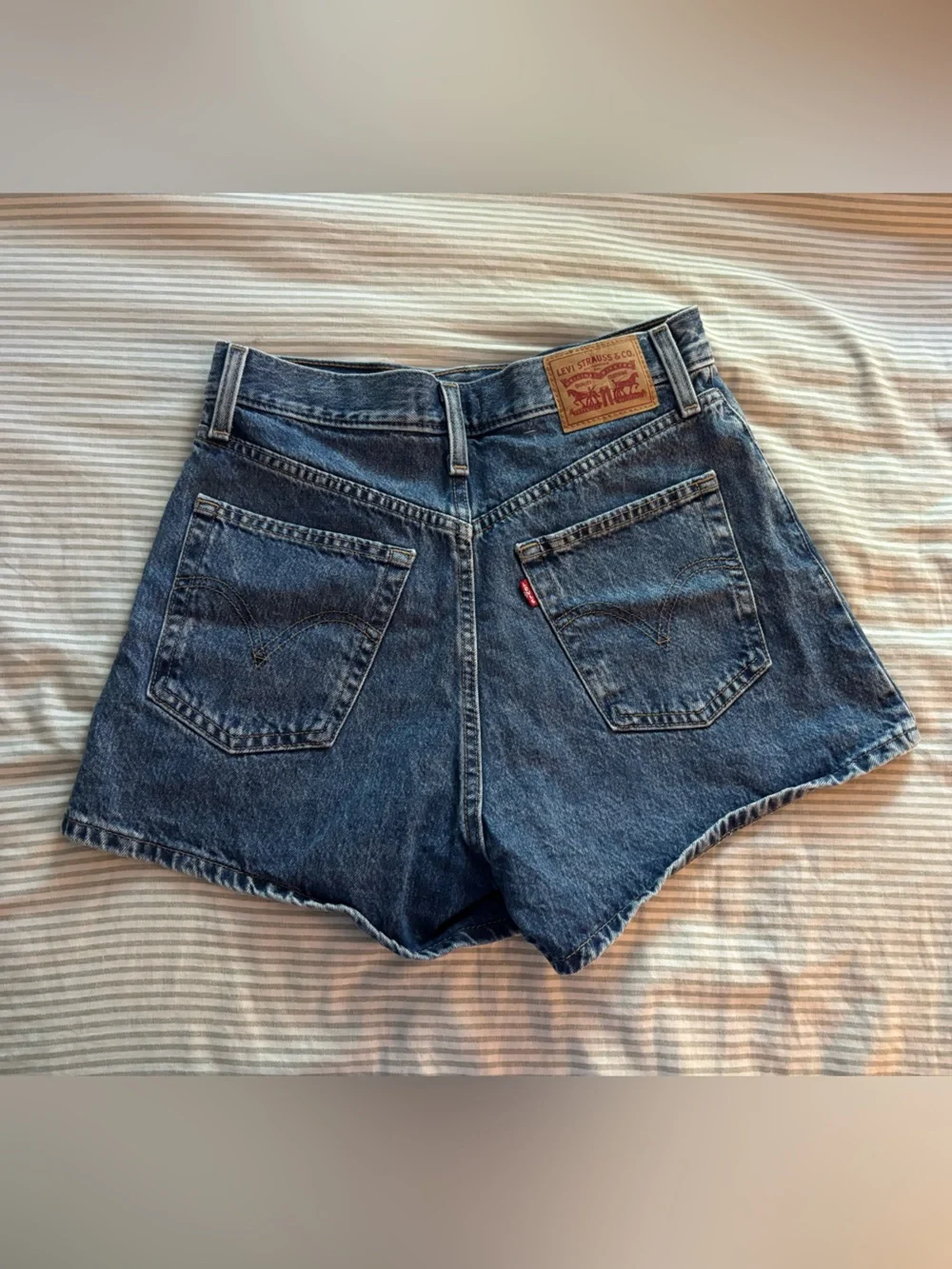 Levi’s 28 Classic High-Waist Blue Denim Women’s Jeans Shorts